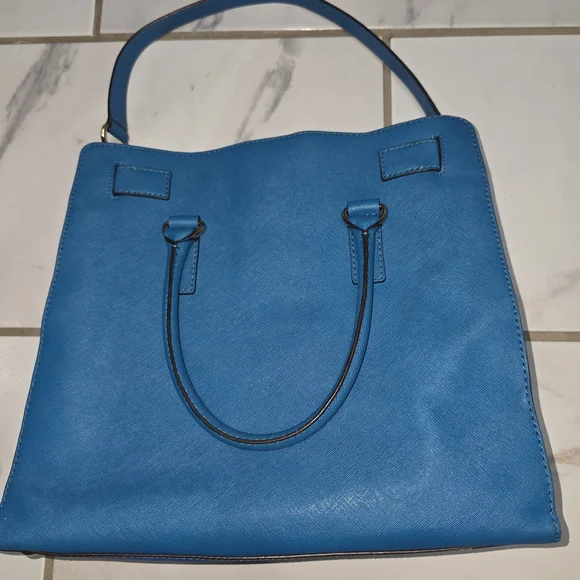 Michael Kors Vibrant Blue Shoulder Bag with Gold Details - Picture 2 of 7